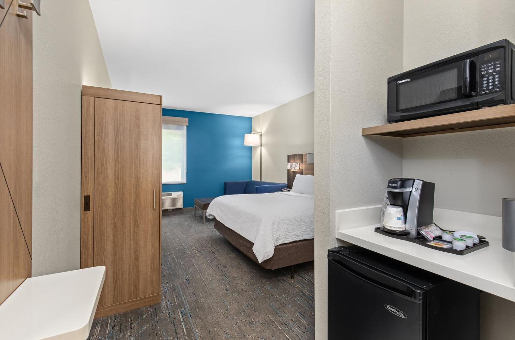 Holiday Inn Express Hurricane Mills Waverly By Ihg Exterior foto